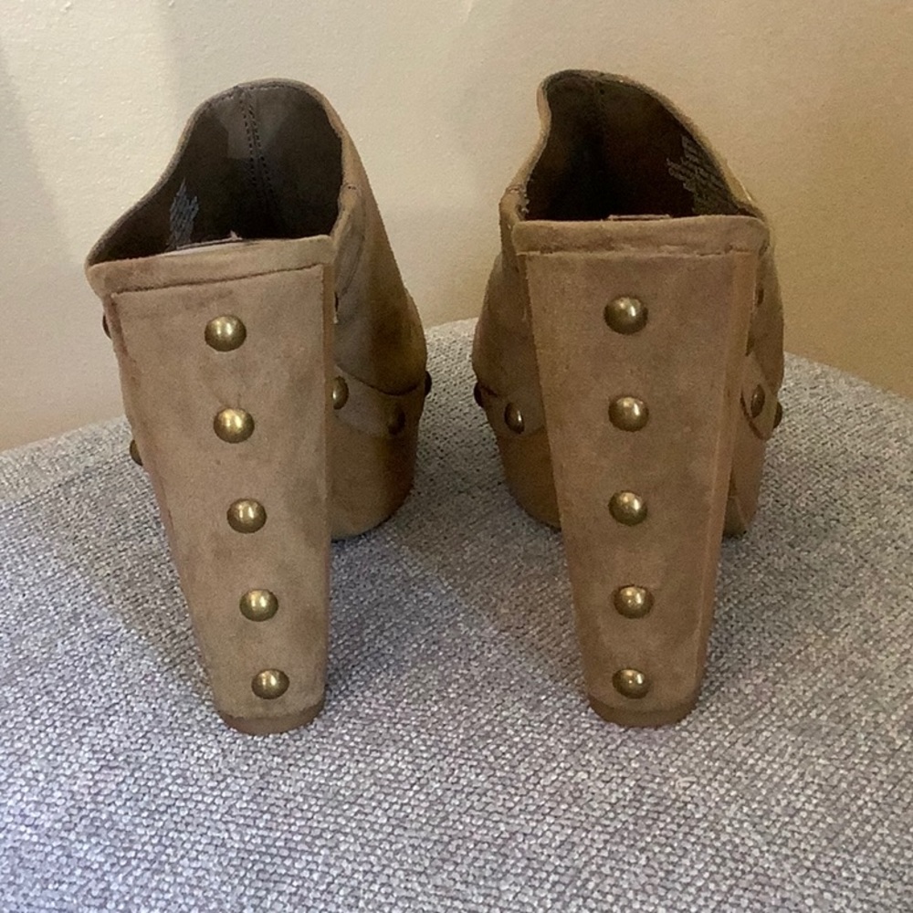 Simply Vera Svarestan Faux Suede Clogs - Picture 3 of 6